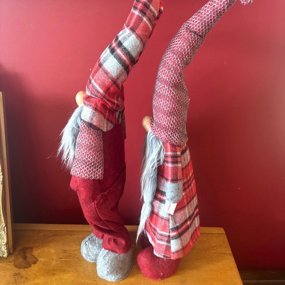 🎁Holiday Gnomes - Set of 2 (NEW) - Picture 4 of 8